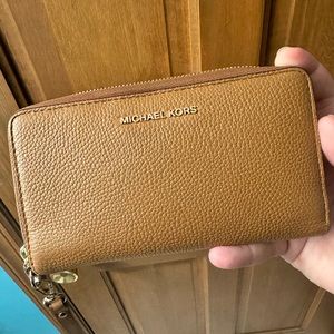 Michael Kors wristlet/wallet